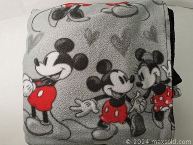 MaxSold Auction: This online charity auction features framed artwork, vintage jewelry, home decor, footwear, DVDs, and much more!