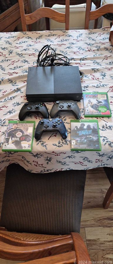 Auction 105225 (1 of 4)