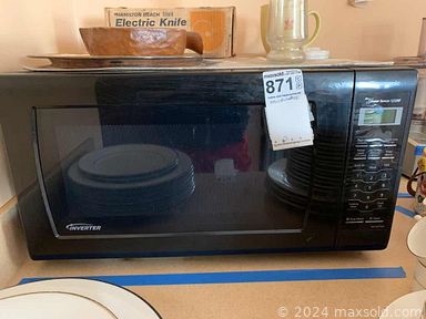 MaxSold Auction: This online auction features various items such as ceramics, collectibles, tables, cabinets, stools, fans, dolls, chairs, toys, clocks, ornaments, speakers, candle holders, microwaves, printers, records, bookshelf, mugs and much more.