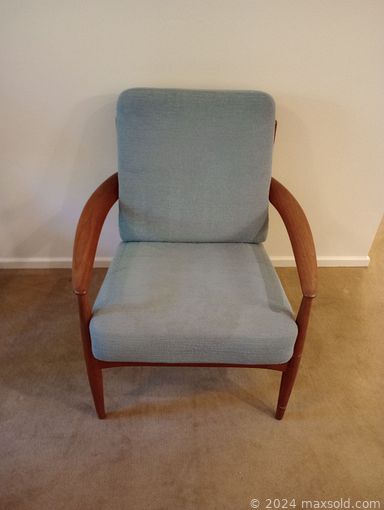 MaxSold Auction: This online auction features furniture such as an electric massage chair, rolling cart, mid century lounge chair, loveseat and others, vintage Pyrex, vintage Centura dishware, kitchenware, office supplies and more!