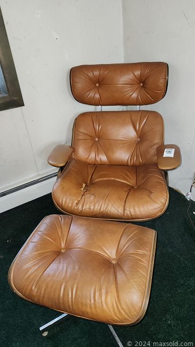 MaxSold Auction: This online auction includes beer steins, Limoges, furniture such as wooden desks, leather chair, bookcases, dresser with mirror, MCM plywood chair, leather sectional and china cabinet, office supplies, lamps, electronics, art supplies, costume jewelry, Sony stereo, 78 records, glassware, miniature tea sets, holiday decor, vintage comics, power tools and much more!