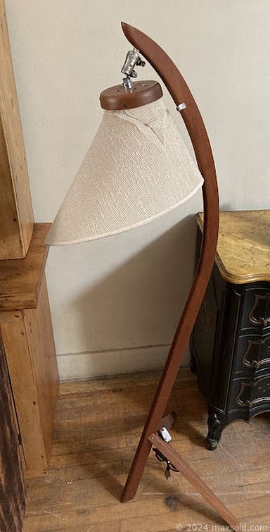 MaxSold Auction: This online auction features vintage 4-poster bed, vintage pottery, art glass, vintage glass decanters, teacup/saucer sets, cuckoo clock, vinyl records, guitar, insulators, vintage washboard and much more!