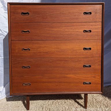 MaxSold Auction: This online auction features wicker stools, mirrors, acrylic swag lamp, teak furniture, metal art, BMP, vintage stacking chairs, art pottery, antique light fixture, antique oil lamps, Alienware,  rosewood veneer wall units, and much, much, more!!