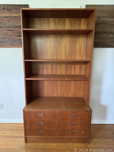 MaxSold Auction: This online auction features garden art, embroidery artwork, Casio keyboard, novelty teapot, pet products, Willow Tree figurines, watches, art glass, vintage photographs, chicken collectibles, art pottery, Imari plates, vintage Smurf collectibles, art prints, vintage milk glass, FAB trays, Fenwick Lansdowne artwork, and much, much, more!!!