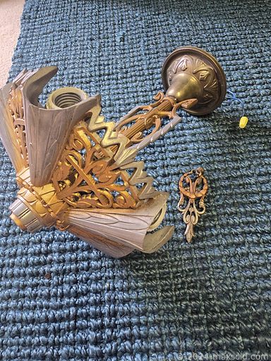 MaxSold Auction: This online auction features decorative boxes, coins, decanter, marbles, cameras, binoculars, vintage magazines, and much more!