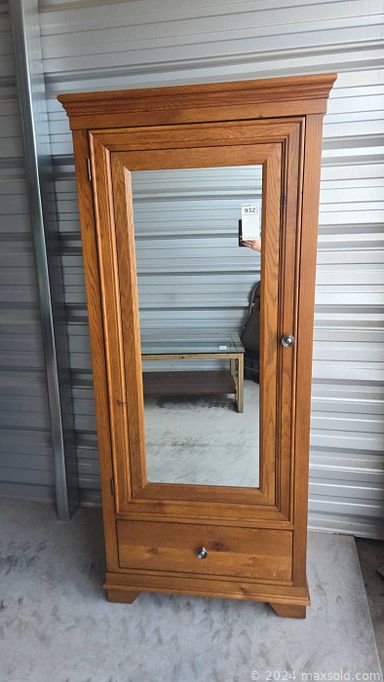 MaxSold Auction: This online auction features men’s clothing, garden art, soapstone carving, medical bed, area rug, curio cabinets, home health aid, art glass, tea cart, oil lamp, gold & costume jewelry, yarn, beauty appliances, copper art, Royal Doulton figurine, and more!