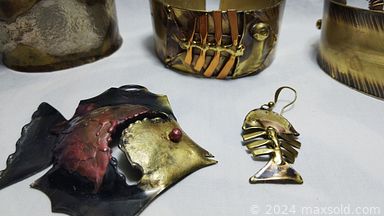 MaxSold Auction: This online auction includes antique diamond rings, diamond bracelets, earrings, pendants, sterling silver necklaces, pearl bracelets, Rose Quartz necklaces, earrings, rings, trinkets, Swiss army tool, coins, pins, amethyst jewelry and more!