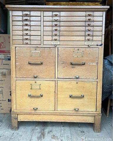 MaxSold Auction: This online auction feature jewelry, coins, silver bars, Brooches, Cuff links, Waterford Crystal, shelf, trunks, Records much more!