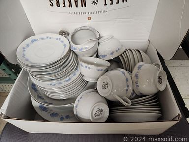 MaxSold Auction: This online auction features NIB patio lights, Christmas decor, DVDs, NIB chandeliers, new sinks, a nutcracker, fake plants, paint supplies, dresser hardware, light fixtures, office supplies, small kitchen appliances, play laundry, a commercial wet-dry vacuum, art glass, power tools, sectional seating, patio chairs, sporting goods, and much more!!!