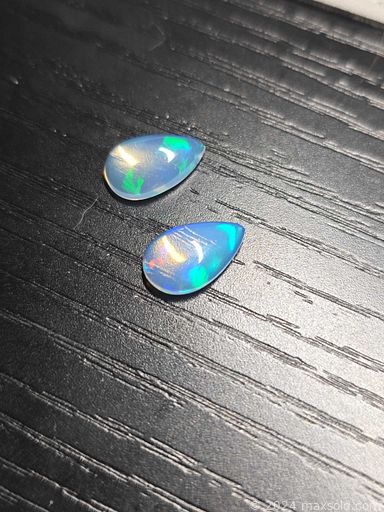 MaxSold Auction: This online auction features loose gemstones, including sapphires, opals, tourmaline, spinel, garnet, tanzanite, emeralds, amethyst, aquamarines, and more!n