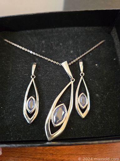 MaxSold Auction: This online auction features leather stools, Red Rose Wade figurines, art glass, Boyds Bears figurines, Funko Pops, games, puzzle, new scooters & skateboards, small kitchen appliances, office supplies, jewelry armoire, Cherished Teddies, children’s books, graphic novels, costume jewelry, vintage toys, art pottery, and much, much, more!!!