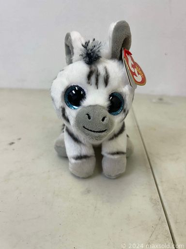 MaxSold Auction: This online auction includes smart thermostats, Ring indoor camera, Bonrok microphone and other electronics, jewelry, accessories, clothing, stationery, art supplies, kitchenware, small kitchen appliances, Tineco cleaner, game accessories, toys, phone cases, books, CDs, card games, grounding mat, sports accessories, light therapy lamp, Lechuza planter, cat litter system, garage bins, cleaning supplies, hardware, tools, wigs and much more!