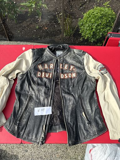 MaxSold Auction: This online auction includes Halloween animatronics, props, Gemmy display lights and other seasonal decor, Harley Davidson clothing and motorcycle gear, Harley Davidson pins, Hanes shirts, tomato trellis, CGEAR mat, Le Creuset casseroles, tires, fog machine and more!