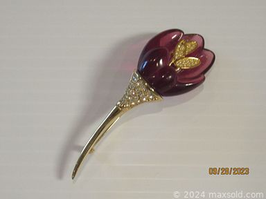 MaxSold Auction: This online auction includes antique art, boxing memorabilia, vintage Chinese decor, costume jewelry, mantel clocks, furniture such as Henredon coffee table, Brandt chest, and side tables, table lamps, stoneware, glassware, Dell monitors, DVDs, Xbox, PS2 and GBA video games, GE induction cooktop, and much more!