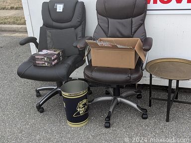 MaxSold Auction: This online auction features furniture such as a roll armchair, office chairs, dining table, vintage headboard, pool table and others, doll collection, small kitchen appliances, electronics, seasonal decor, wicker hampers, luggage, carts, bike accessories, dog supplies, books, kitchenware, Temptations bakeware, jewelry, Pfaltzgraff, coffee service, seasonal decor, pedestal sink, vintage items and much more!