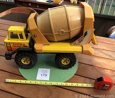 MaxSold Auction: This online auction features sports trading cards such as Upper Deck, Topps and OPC, Star Trek collectibles, Ottawa Senators memorabilia, Hot Wheels, sealed collector cards, vintage magazines, sports jerseys and more!