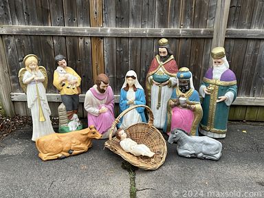 MaxSold Auction: This online auction features Christmas-themed items such as movies, children’s books, comics, puzzles, lights, blown glass ornaments, Santas, tree toppers, dishware, toys,  and Art Deco lamp, brass collectibles, art glass, vintage skates, porcelain dolls, vintage skis & poles, and much, much, more!!!