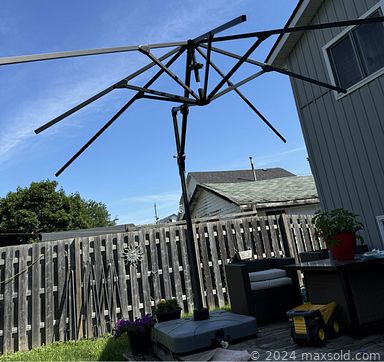 MaxSold Auction: This online auction includes an Arenti smart camera and massager, wireless headset, power bank, smart projector light, vacuum pump and other electronics, heated socks, seasonal decor, LED lighting, patio umbrella, kitchenware, small kitchen appliances, video games, doorbell transformers, wireless remote racing car, vacuum cleaner, hot brush, Razor scooters, stroller, fitness watches and much more!