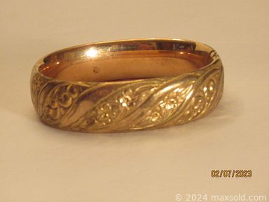 MaxSold Auction: This online auction features jewelry such as vintage brooches, sterling silver, gold-filled rings, and cufflinks, barware, watches, DVDs, video games and much more!