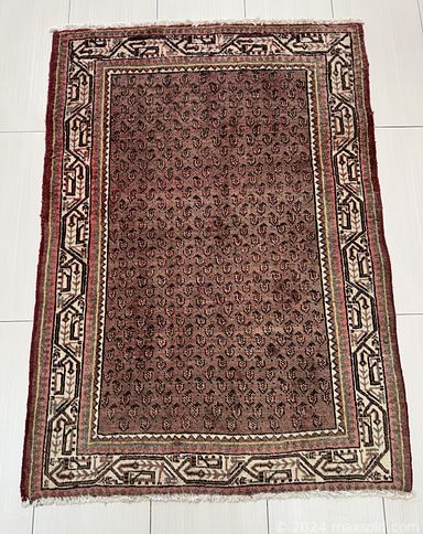 MaxSold Auction: This online auction features Persian rugs & runners from Hamadan, Arak, Zanjan, Tabriz, Mashhad, and more!