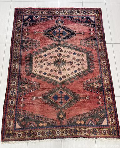 MaxSold Auction: This online auction features Persian rugs & runners from Hamadan, Arak, Zanjan, Tabriz, Mashhad, and more!