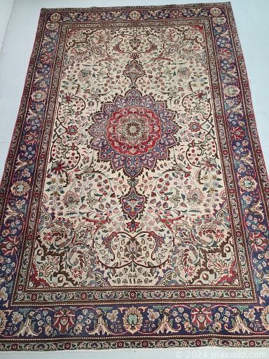 MaxSold Auction: This online auction includes Iranian Persian rugs from Hamedan, Kashan, Tabriz, Turkman, Gharajeh, Mashhad and more!