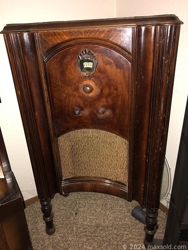 MaxSold Auction: This online auction features grandfather clock, Nuova Capodimonte vase, leather reclining chair, vintage lamps, vintage Philco baby grand console radio, Roseville, Hull, & McCoy Pottery, vintage Polly Pockets, roll-top desk, art glass, coins, costume jewelry, women’s clothing, small kitchen appliances, gliding bench, washer, dryer, fabric, jewelry boxes, sewing machine, vintage glass insulators, vintage Avon glassware and much more!