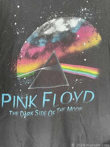 MaxSold Auction: This online auction features vintage t-shirts including concert, Star Wars, Coca-Cola, promotional, and hockey jersey, concert keychains and more!