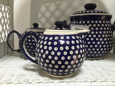 MaxSold Auction: This online auction features nautical decor, vintage toys, Art Nouveau vanity items, children’s books, office supplies, art supplies, cigar box collection, leather working supplies, vintage books, chicken collection, teacup/saucer sets, art glass, vinyl records, Longaberger baskets, perfume bottles, small kitchen appliances, planter pots, hand tools, costume jewelry,  and much more!