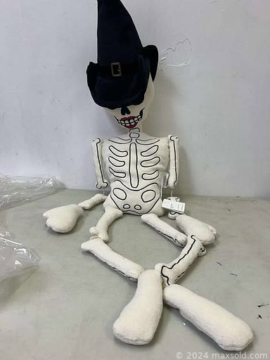 MaxSold Auction: This online auction features new beauty products, craft supplies, new men’s & women’s clothing, carded Hot Wheels, games, DVDs, NIB garage light, vintage buttons, men’s shoes, sewing machine accessories, NIB transceivers, new puzzle, fishing gear, NIB beauty appliances, car accessories, DVDs, costume jewelry, Pokemon collectibles, and more!