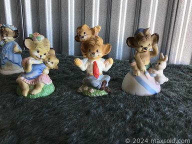 MaxSold Auction: This online auction features Steiff Bear, vintage toys, Punkinhead collectibles, vintage porcelain dolls, marionettes, sewing machine, collectible teddy bears, craft supplies, fishing gear, sleeping bags, outerwear and much more!