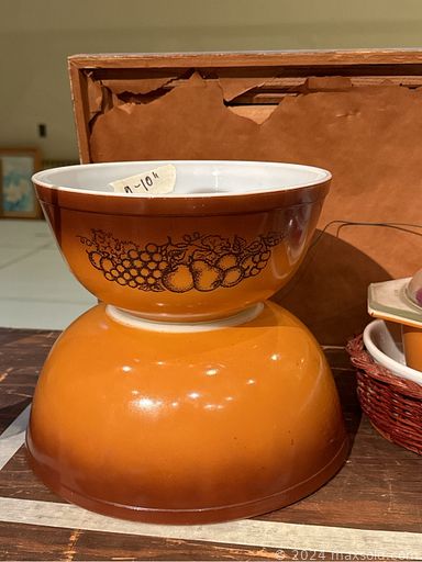 MaxSold Auction: This Charity/Fundraising Online Auction features vintage radios, vintage Pyrex, Judaica, small kitchen appliances, cocktail glassware, jewelry-making supplies, costume jewelry, chafing dishes, stamps, watch, sports collectibles, kid\'s bike, fabric, champagne coupe glasses, sundae glasses, air hockey table, cookie jars, lettering, typewriters, wireless access points, sports equipment, puzzles, toys, games, vinyl records, Mili Dunn photographs, and much, much, more!!!