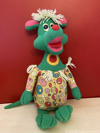 MaxSold Auction: This online auction features vintage toys, comics, vintage Pyrex, pet products, DVDs, movie posters, vintage jewelry, oil lamp, vintage tea set, vinyl records, vintage bottles, Folk Art carvings, art glass, brass wall masks, vintage games, marionette, vintage S & P shakers, antique books, hockey jerseys, and much, much, more!!!