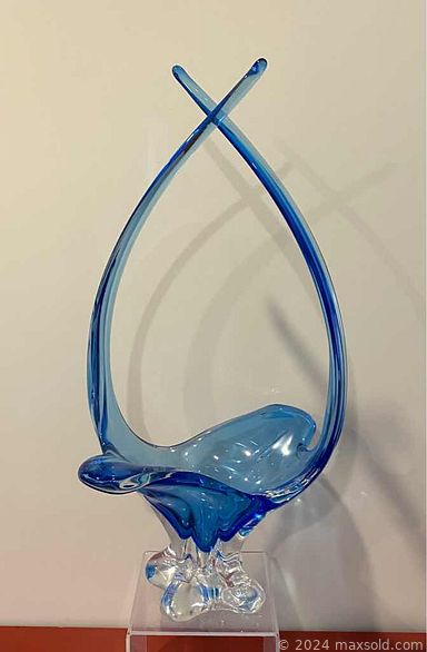 MaxSold Auction: This online auction features vintage Japanese woodblock print, art glass, vintage accordion, antique Limoges bowl, teacup/saucer sets, vintage promotional glassware, dance masks, antique Roseville pottery, camera & lenses, vintage carnival glass, sewing machine, oil lamps, vintage MCM fat lava, antique Majolica plate, vintage Chinese clay tea set, porcelain mask, children’s books, vintage Pyrex, Inuit art, Nerf toys and much more!