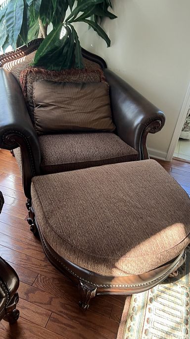 MaxSold Auction: This online auction features Raymour & Flanigan couch, loveseat, lounger, ottoman, and Modern Laquer-look buffet credenza.