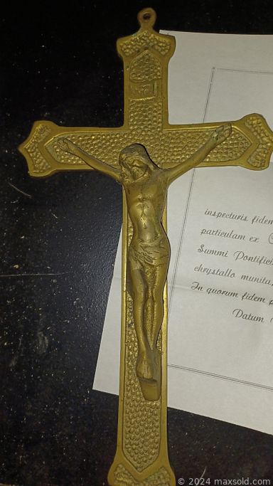 MaxSold Auction: This online auction features jewelry, Royal Haeger vases, vintage toys, nesting dolls, copper wall art, jewelry, jewelry chest, room divider, vintage violin, sewing machines, children’s books, garden statues, art & school supplies, fabric, baby clothing, power tools, wall masks, craft supplies, Disney collectibles, office supplies, small kitchen appliances, vinyl records and much more!