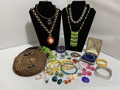 MaxSold Auction: This online auction features vintage items, jewelry, coins, stamps, ephemera, toys and games, Southwest collectibles, LPs. movies, decorations, silverplate, Disney collectibles, vintage dollhouse, craft supplies, M&M collectibles, vintage books and much more!