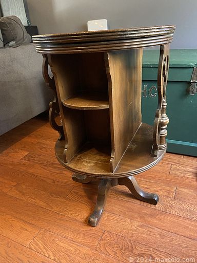 MaxSold Auction: This online auction features crafting supplies, puzzles, kids\' books, pet products, cookie jar, jewellery, art pottery, and much, much, more!!