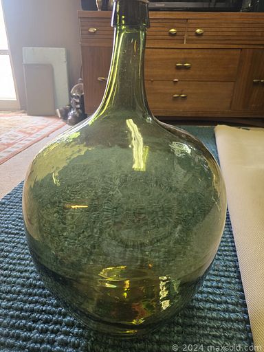 MaxSold Auction: This online auction features decorative boxes, coins, decanter, marbles, cameras, binoculars, vintage magazines, and much more!