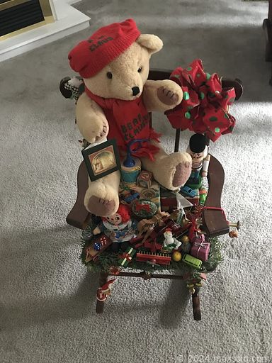 MaxSold Auction: This online auction features Galileo thermometer, vinyl records, cameras, pet products, stained glass lamp, vintage sewing machine, plant pots, games, costumes, fabric, puzzles, mini cars & planes, Roseville vase, craft supplies, power & hand tools, compressor, and much, much, more!!!