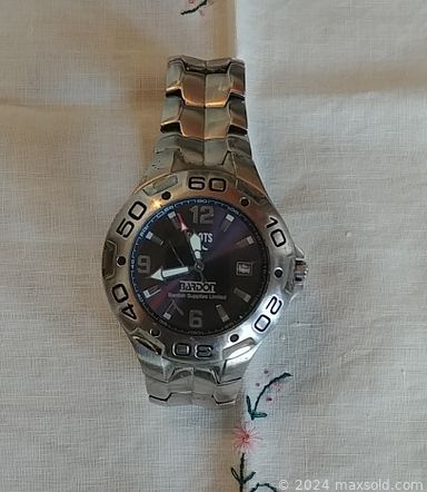 MaxSold Auction: This online auction features antique drop front desk, vintage men’s watches, stained glass hanging light, antique Gingerbread clock, skis, Tom Thomson print, Versey watercolors, watches, Indigenous carving, tea wagon, violin, vintage sterling silver jewelry and much more!