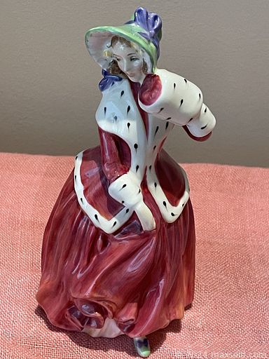 MaxSold Auction: This online auction includes a vintage washboard, decorative pillows, potato bin, lamps, vintage salon hair dryer, board games, vintage slipper chair, Lladro, Willow Tree and other figurines, vintage servingware, Rogers cutlery, accessories, jewelry, silverplate tea set, Corningware, dolls, wall art, TV wall mount, expandable wardrobe, DVDs, books, tires and more!