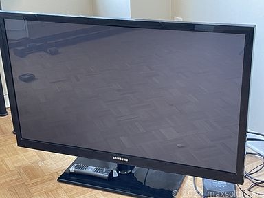 MaxSold Auction: This online auction features 43” Samsung TV, Danby freezer, furniture such as vintage dressers, console table, couch, dining table with chairs and cabinets, lamps, glassware, home decor, CDs, DVDs, Royal Doulton, dishware and much more!