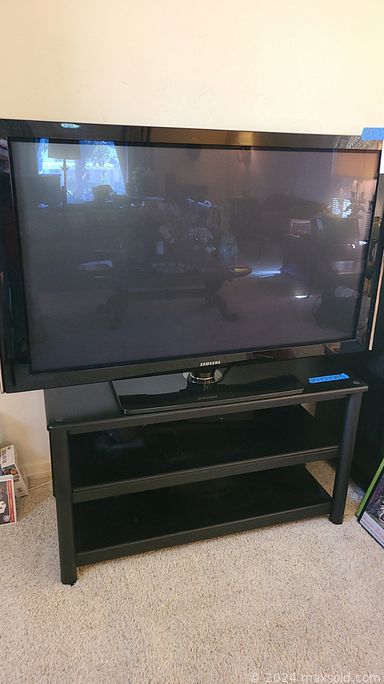 MaxSold Auction: This online auction features a Howard baby grand piano, appliances such as Samsung washing machine and Whirlpool fridge, furniture such as dressers, floor safe, bookcases, china cabinet, dining table and chairs, ceramics such as Ansley, Hammersley, Royal Chelsea, Limoges, and Royal Vale, electronics such as Samsung TV, home décor such as Urgos grandfather clock, mirrors, and area rugs, musical equipment such as mandolin, ukulele, electrical guitar, and acoustic guitar and much more!