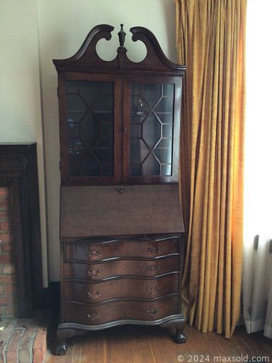 MaxSold Auction: This online auction includes furniture such as a retro dining table, tea trolley, display cabinet, movie chairs, chests, wicker chairs, secretary and others, vintage glassware, Sheffield cutlery, Limoges, Mikasa and other china, lamps, crystal, framed art, oil lamps, tea pots, decor, Royalmont record player, Telefunken and more!