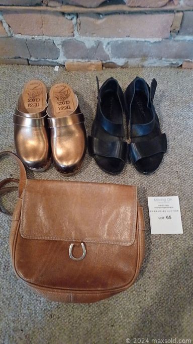 MaxSold Auction: This online auction features a Sunpan task chair, coins, Canon Pixma iP110 printer, digital projector, Playstation 3, speakers, silverplate samovar, bird decor, pottery, vintage canisters, organizing supplies, vintage snowshoes, modern oil lamps, Wedgwood, Royal Doulton and other china, wall art, clothing, accessories, books, ceramic lamps, vintage posters and much more!