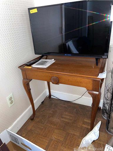 MaxSold Auction: This online auction features a Yamaha upright piano, furniture such as bookcases, dressers, sectional sofa, and desk, home décor such as rugs and glassware, sporting equipment such as skis, ski boots, and poles, ceramics such as Wedgwood, Tenshan, Mikasa, Noritake, and Nippon, crystal such as Waterford cake server and Waterford frame, electronics such as Sony and Vizio TVs and much more!