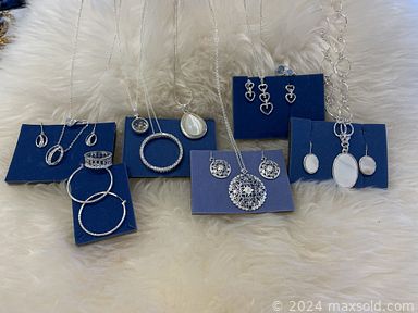 MaxSold Auction: This online auction features Delft, Villeroy and Boch, retro dining tables with chairs, marble top side tables, vinyl records, Blue Mountain Pottery, small kitchen appliances, cookware, ceramics, office supplies, lamps, costume jewelry, and much more!