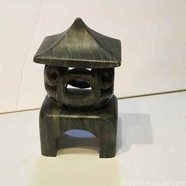 MaxSold Auction: This online auction features antique child’s rocker, pottery planter, Bauman pottery, Inuit art, Pennsbury folk art, art glass, collector plates, cigar valet/humidor, vintage tins, sports trading cards, antique sewing machine, wheeled tool cabinet, beer stein, party supplies, art supplies and much more!