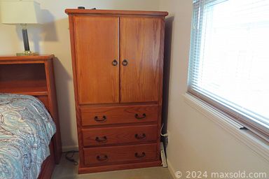 MaxSold Auction: This online auction features decorative plates, dining table & chairs, leather furniture, small kitchen appliances, glass top table,  bedroom furniture, area rug, toolbox, tools, DVDs, and more!